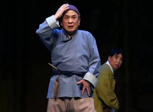 Stills of Hung-An Ren (left 1).