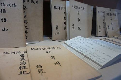 At that time, the scripts were all handwritten by the soldiers themselves.