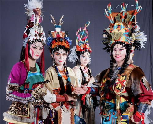 The newly adapted Bangzi Opera “King Lear”combines the eastern and western features.