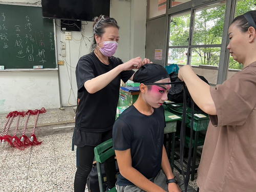 Teaching students the makeup techniques.