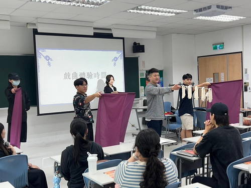 Regularly promoting opera teaching on campus.