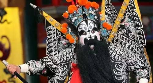 The big painted face mainly represents male characters with unusual personalities or
appearances.