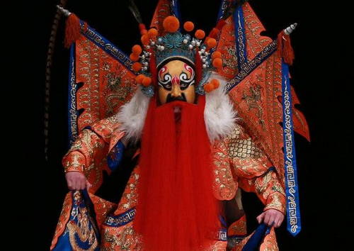 yellow facial makeup: The image of Dian Wei in opera.