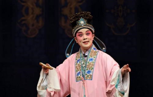 A handsome face refers to the proper and handsome appearance of a character in a
play.
