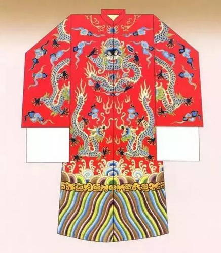 紅色女蟒袍：戲曲舞台上扮演皇后、貴妃、公主及掛帥女將等女蟒袍。