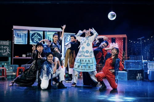 Combining technology to attract more audiences to appreciate the opera.