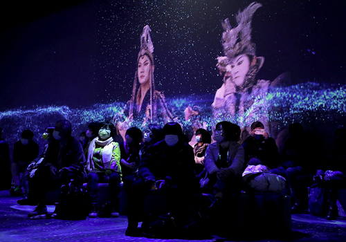 Enabling the audience to experience the visual feast of fantasy and special effects.